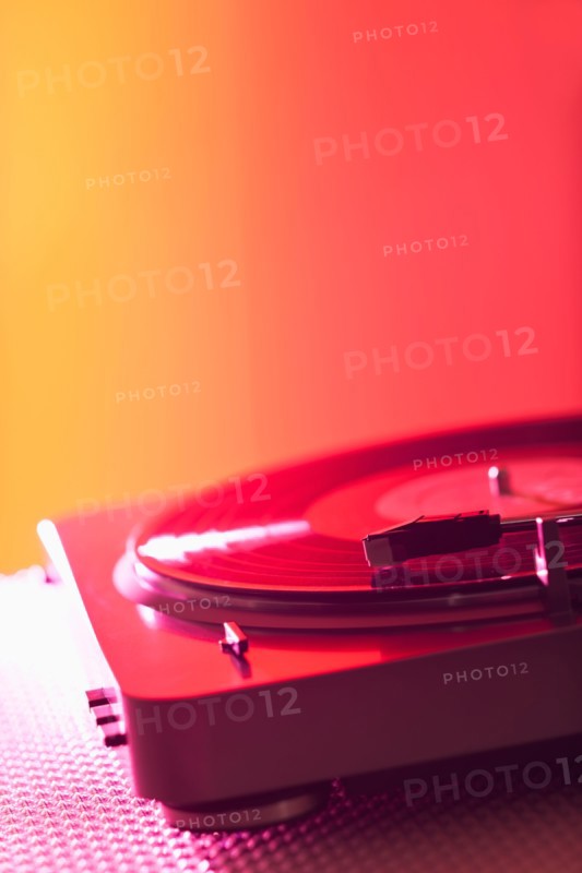 Close up of turntable on colored background. Photo : Daniel Grill