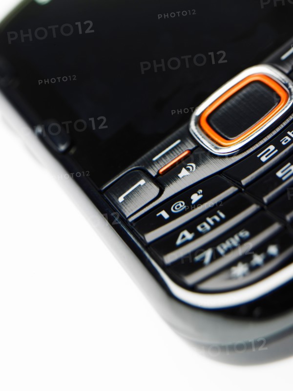 Studio shot of mobile phone. Photo : David Arky