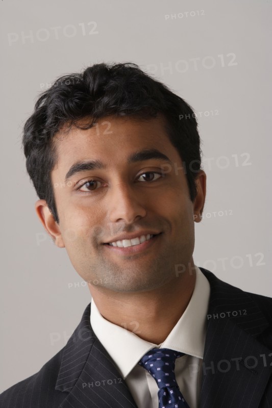 Portrait of young businessman, studio shot. Photo : Rob Lewine
