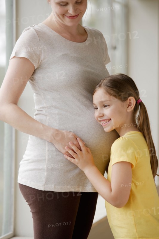 Pregnant woman with daughter (6-7). Photo: Rob Lewine