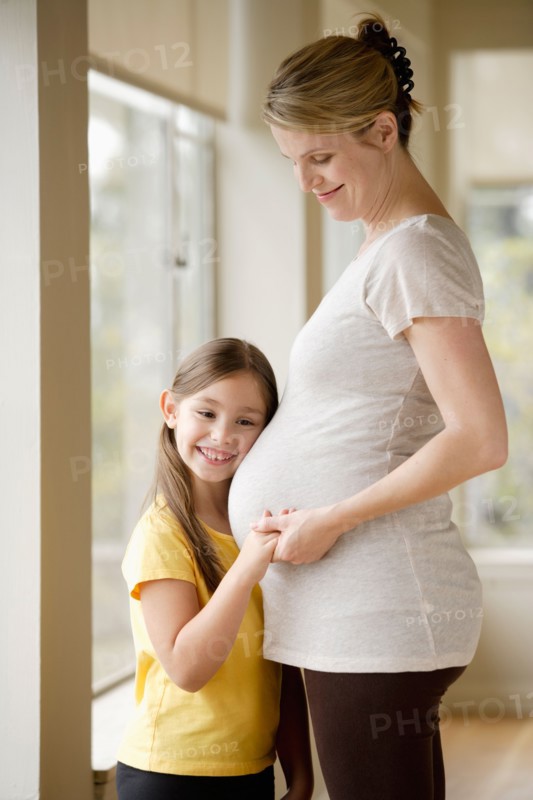 Pregnant woman with daughter (6-7). Photo: Rob Lewine