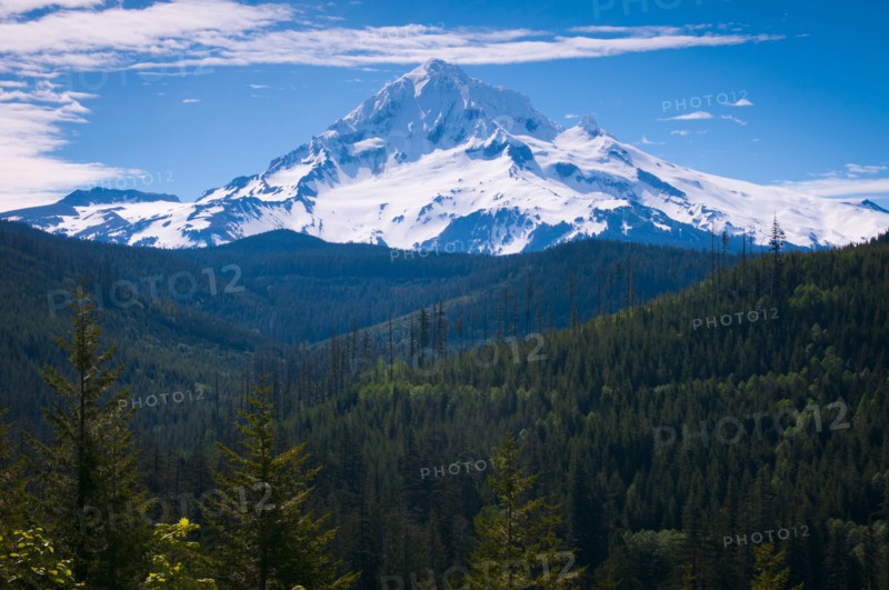 USA, Oregon, View of Mount Hood. Photo: Gary J Weathers