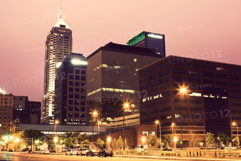 USA, Indiana, Indianapolis, Downtown at sunset. Photo: Henryk Sadura