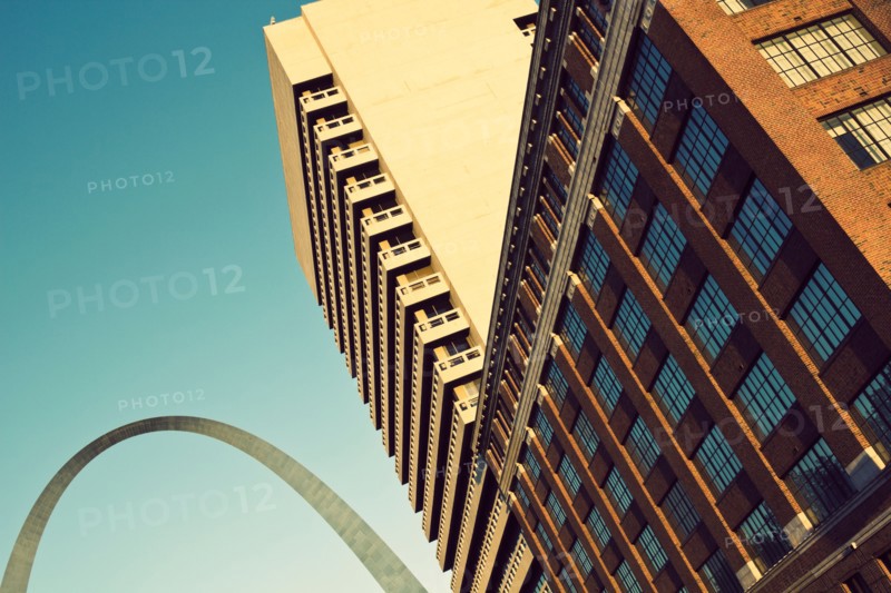 USA, Missouri, St. Louis, Low angle view of skyscraper. Photo: Henryk Sadura