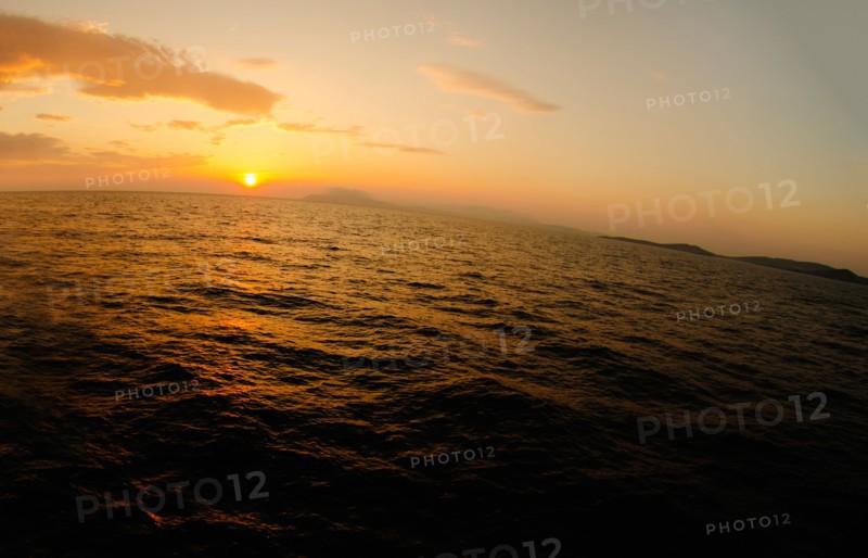 Greece, Aegean Sea horizon at sunrise.