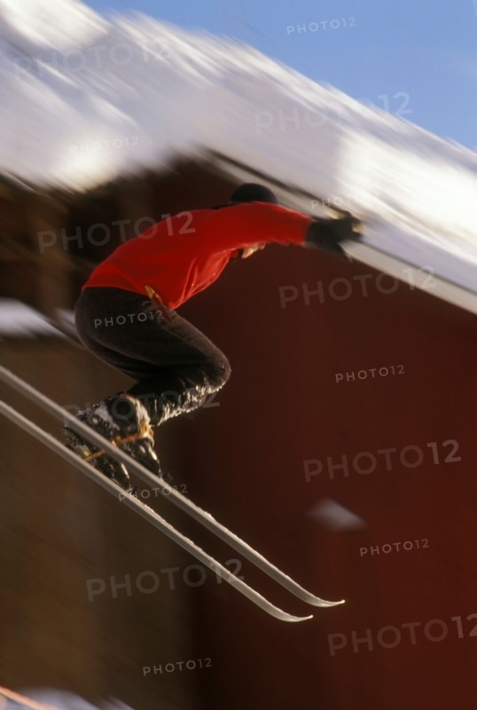Skier jumping. Photo : John Kelly