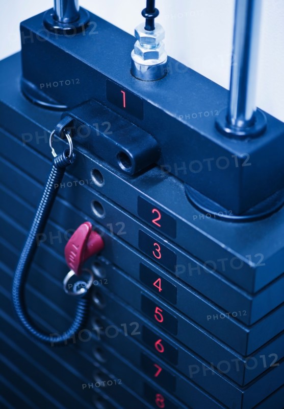 Weights on exercise machine in gym. Photo : Daniel Grill