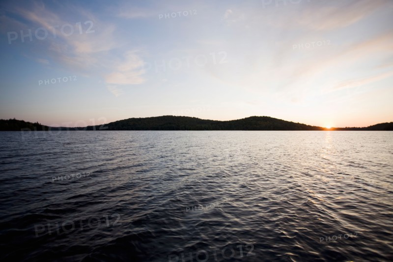 USA, New York State, Adirondack Mountains, Lake Placid at sunset. Photo : Chris Hackett