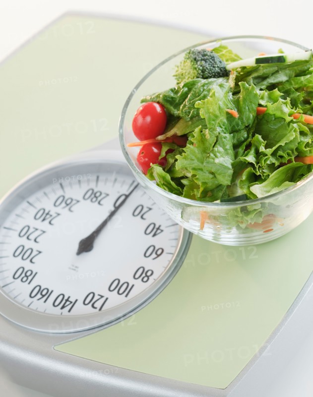 Bowl of salad on bathroom scale. Photo : Jamie Grill