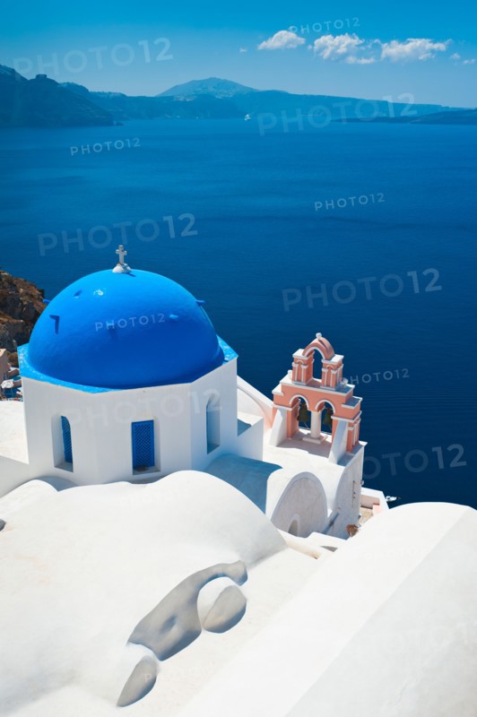 Greece, Cyclades Islands, Santorini, Oia, Church with bell tower at coast.