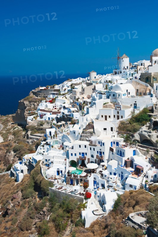 Greece, Cyclades Islands, Santorini, Oia, Town at coast.