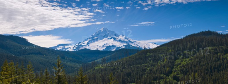 USA, Oregon, View of Mount Hood. Photo: Gary J Weathers