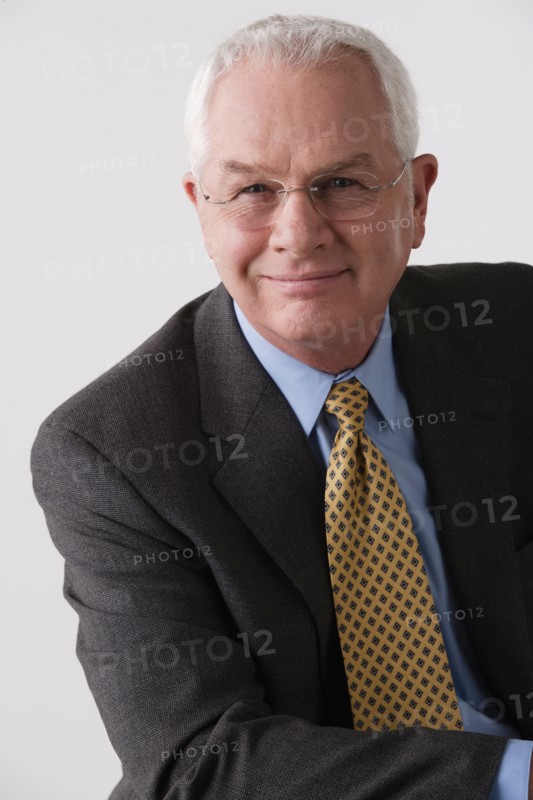 Portrait of senior businessman, studio shot. Photo : Rob Lewine