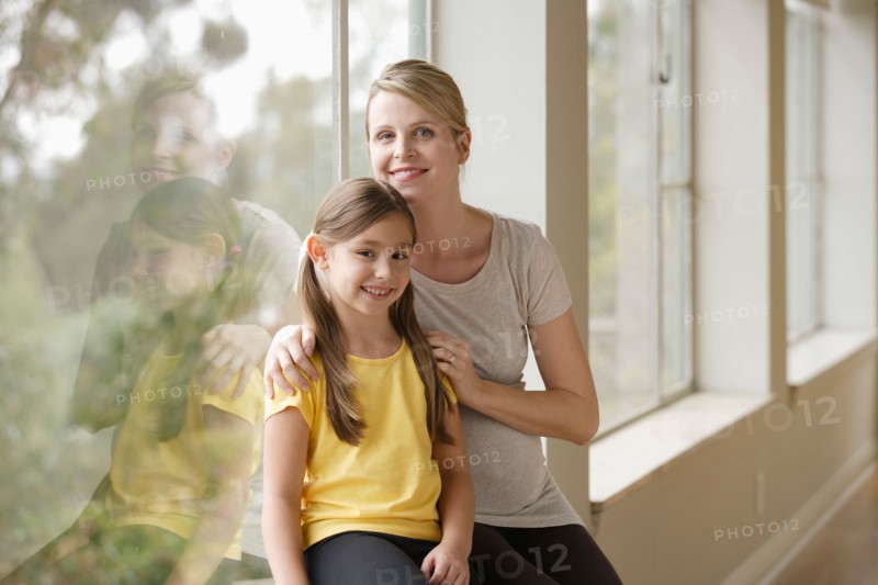 Pregnant woman with daughter (6-7). Photo : Rob Lewine