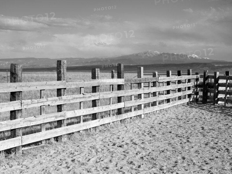 USA, Utah, Wooden fence on ranch. Photo : John Kelly