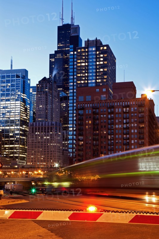 USA, Illinois, Chicago Skyscrapers at dusk. Photo: Henryk Sadura