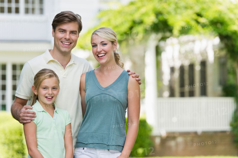 Portrait of family with daughter (10-11).