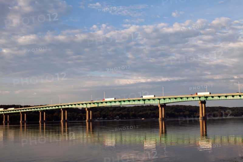 USA, Bridge on Mississippi River. Photo: John Kelly