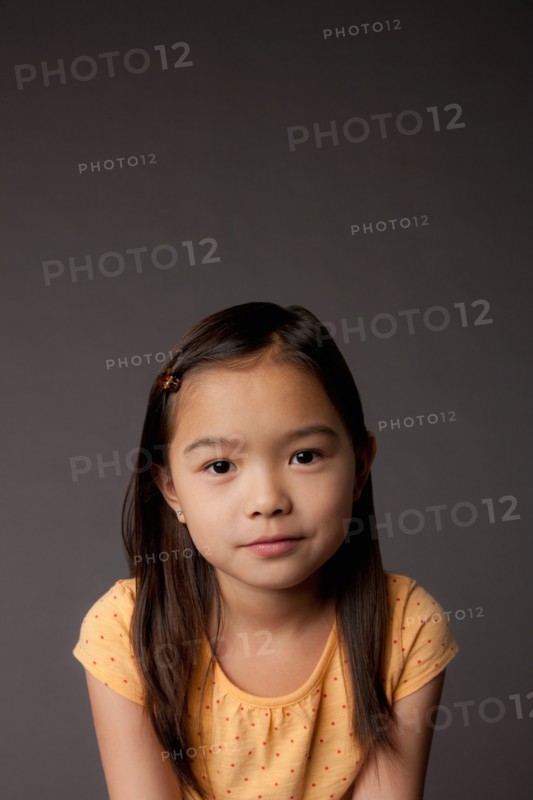 Studio portrait of girl (8-9). Photo : Rob Lewine