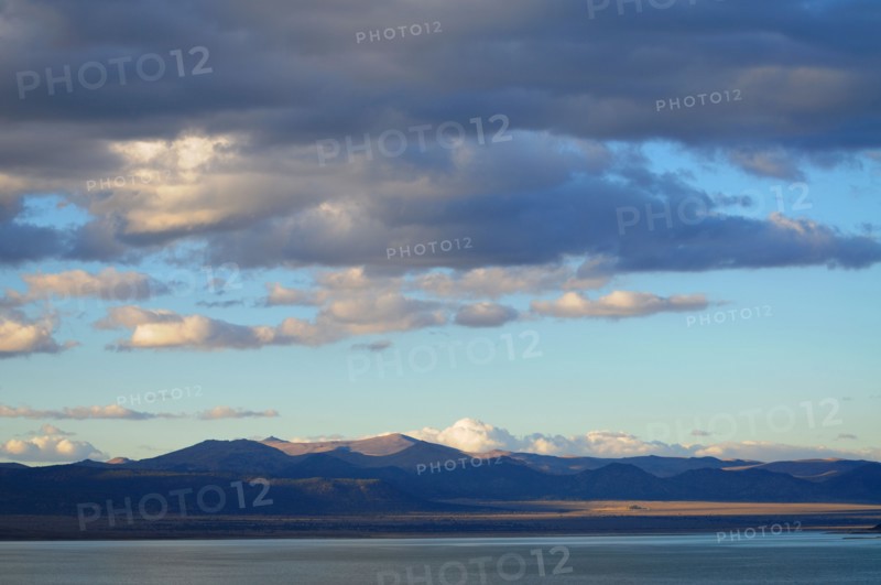 USA, California, Mono Lake at dusk. Photo: Gary J Weathers