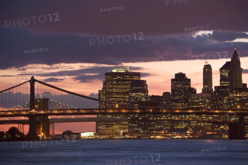 USA, New York State, New York City, Manhattan, Skyscrapers of Manhattan at dusk. Photo : fotog