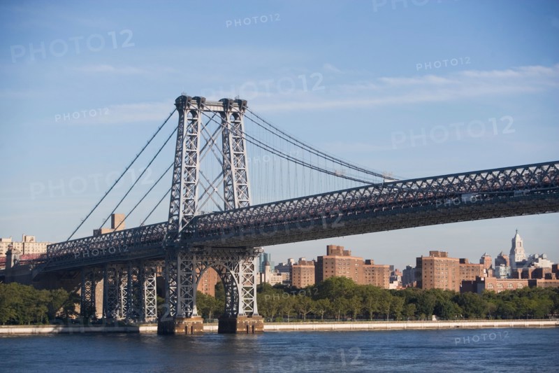 USA, New York State, New York City, Manhattan, Williamsburg Bridge. Photo: fotog