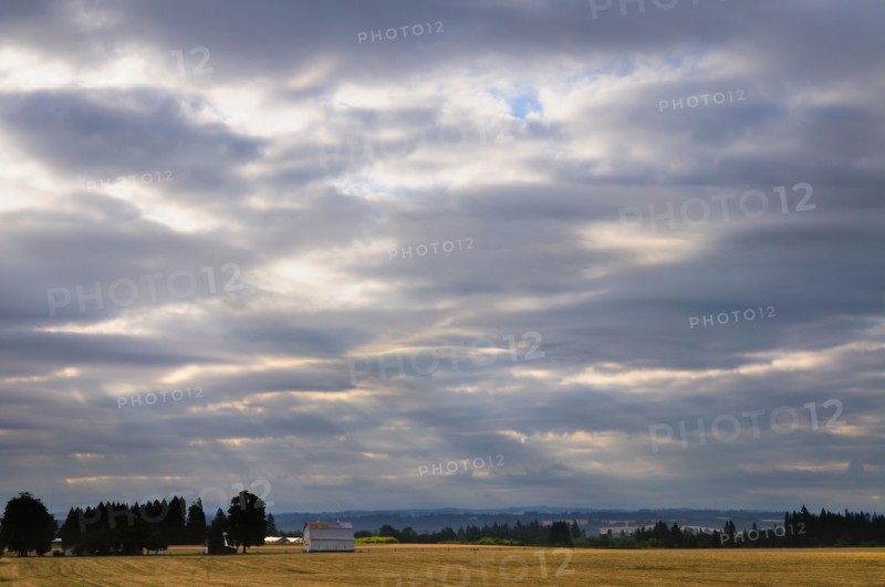 USA, Oregon, Marion County, Rural scene at sunrise. Photo : Gary J Weathers