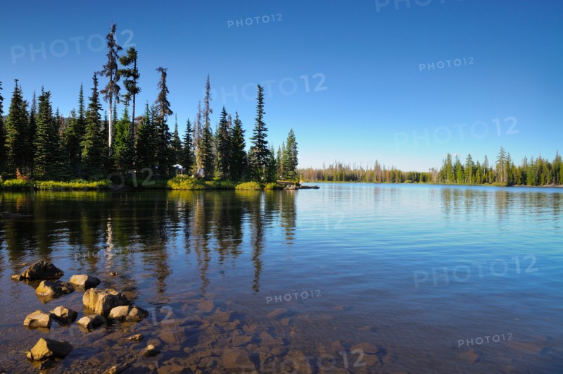 USA, Oregon, Scenic view of lake. Photo : Gary J Weathers