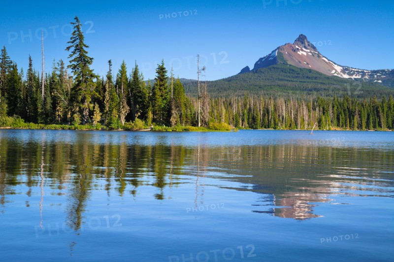 USA, Oregon, Big Lake and Mt. Washington. Photo : Gary J Weathers