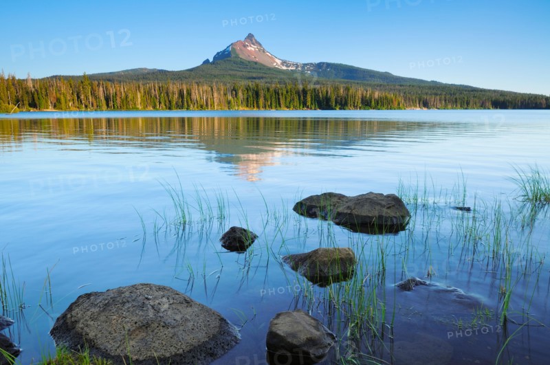 USA, Oregon, Big Lake and Mt. Washington. Photo : Gary J Weathers