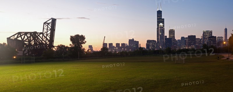 USA, Illinois, Chicago, View from the south side with old bridge on Chicago River on the left. Photo : Henryk Sadura