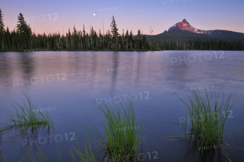 USA, Oregon, Big Lake and Mt. Washington. Photo : Gary J Weathers