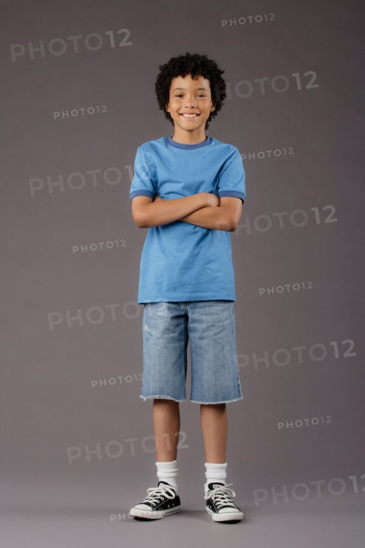 Portrait of smiling boy (8-9), studio shot. Photo : Rob Lewine