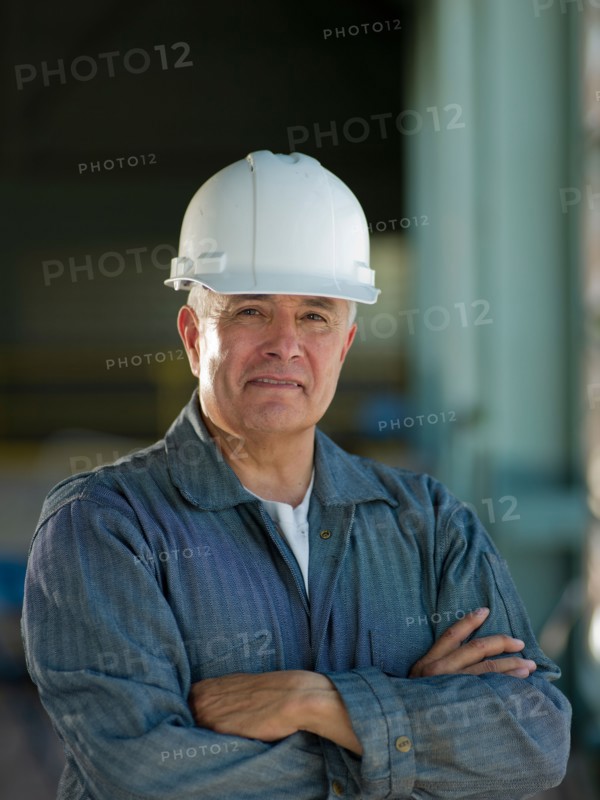 Portrait of industrial worker wearing hardhat. Photo : db2stock
