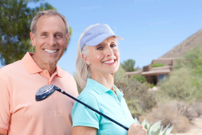 Portrait of couple on golf course. Photo : db2stock