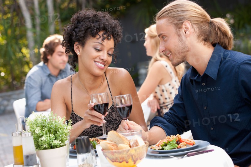 Couple dining in outdoor restaurant. Photo : Rob Lewine