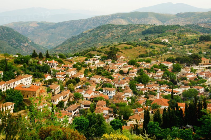 Elevated view of village. Photo : Tetra Images