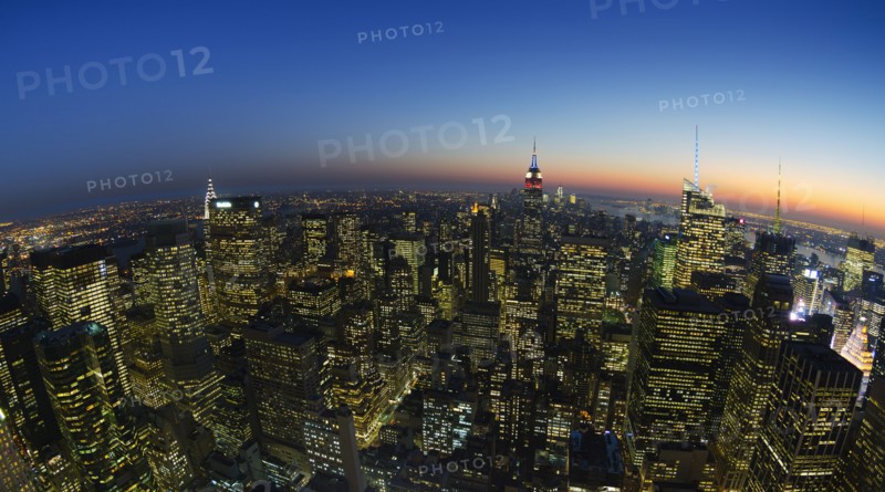 USA, New York City, Manhattan skyline at dusk.