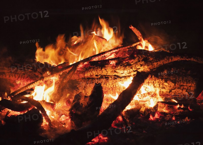 Campfire at night. Photo : Jamie Grill