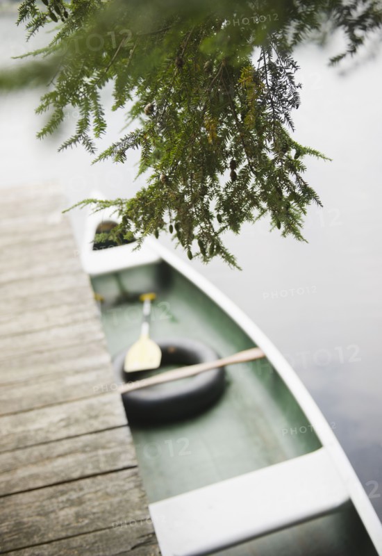 USA, New York, Putnam Valley, Roaring Brook Lake, Boat moored at pier. Photo: Jamie Grill