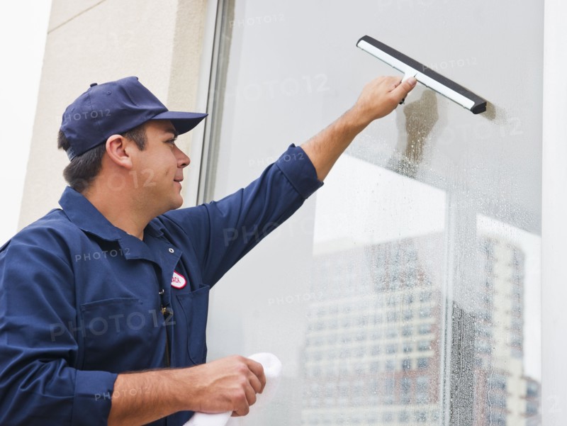 Man cleaning window. Photo: Daniel Grill