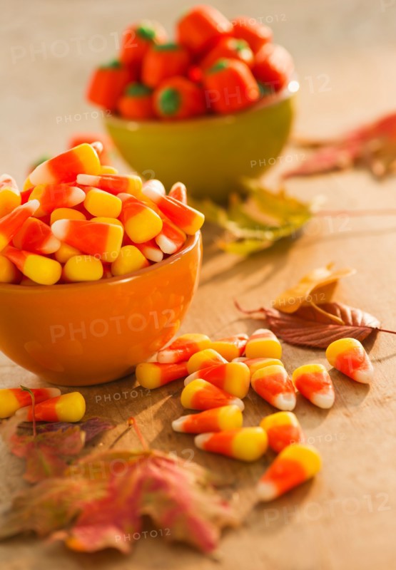 Bowl with Halloween candies. Photo : Daniel Grill
