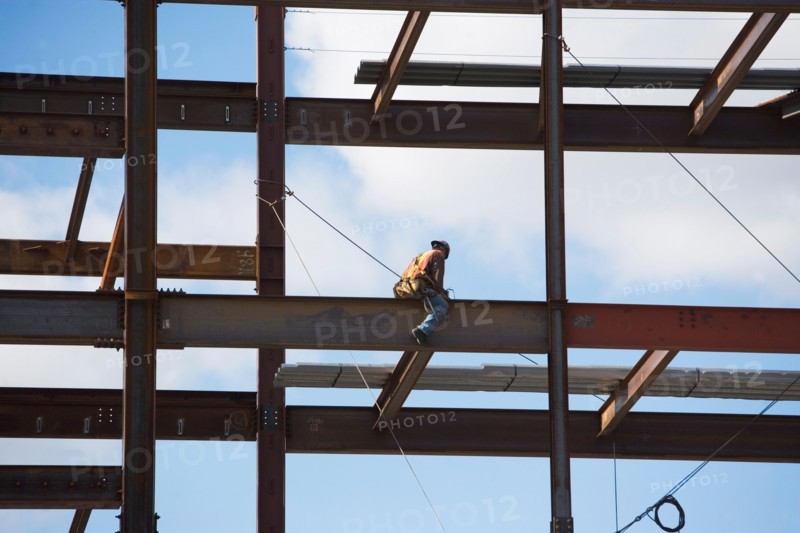 Construction worker working on unfinished structure. Photo: fotog