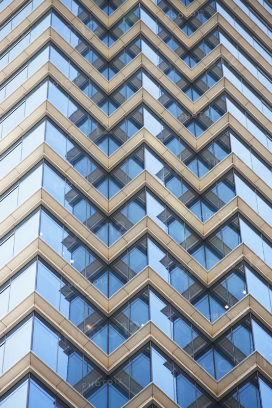 USA, New York City, Low angle view of modern office block. Photo : fotog