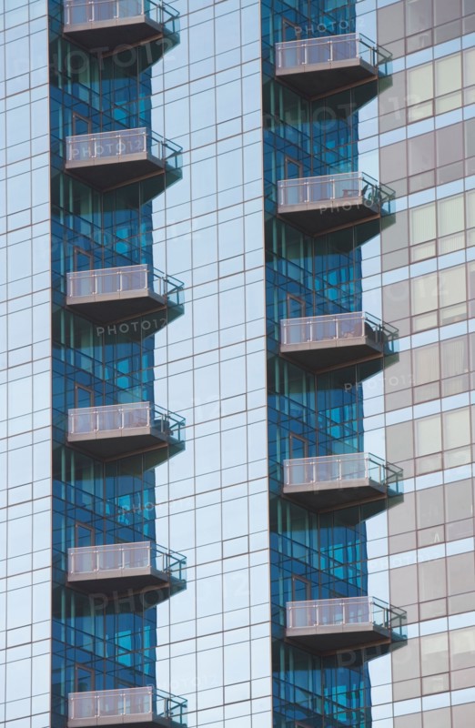 Exterior of modern residential structure. Photo : fotog