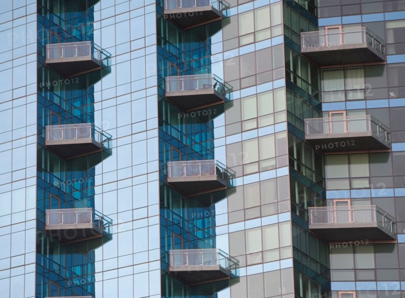 Exterior of modern residential structure. Photo : fotog