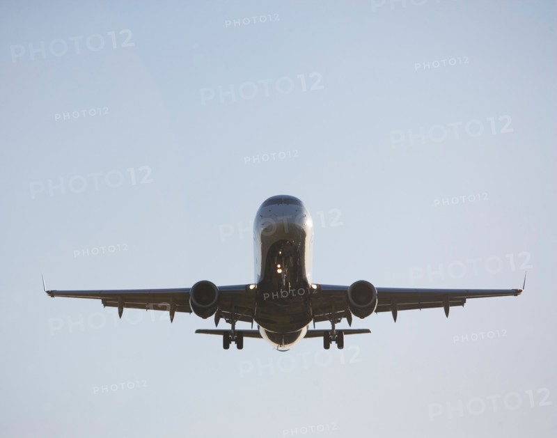 Commercial aeroplane taking off from runway. Photo: fotog