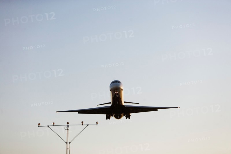 Commercial aeroplane taking off from runway. Photo: fotog