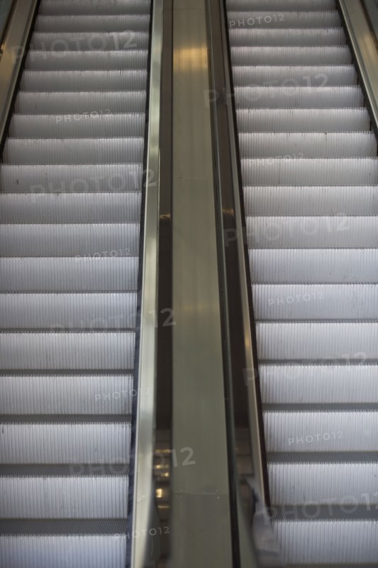 Empty escalator. Photo: fotog