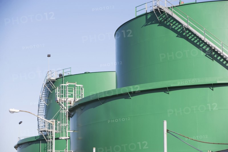 USA, New York City, Green storage tanks. Photo: fotog